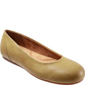 SoftWalk Womens Sonoma Light Olive Leather 7 N (AA)